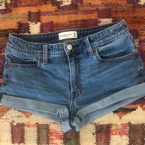 Abercrombie & Fitch | Mid Rise Shorts | 28